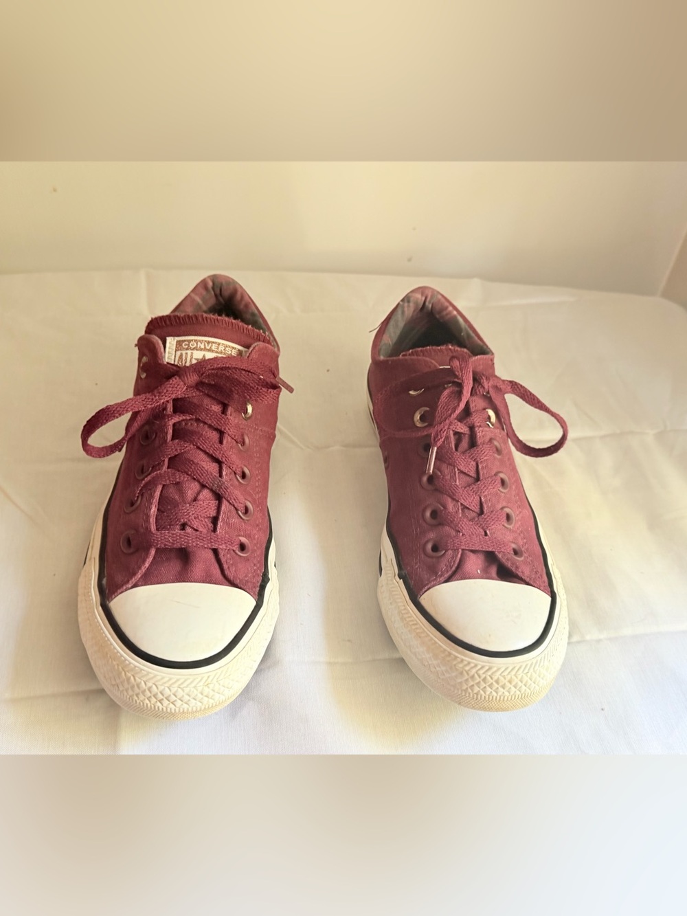 Converse Chuck Taylor All Star High-Top Sneakers Women’s 8 – Burgundy/Maroon - Picture 2 of 5